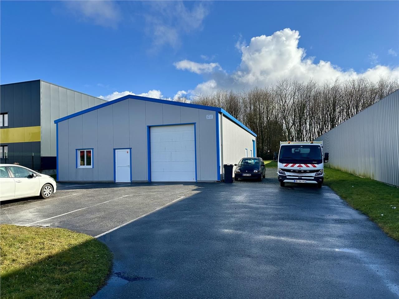 Locaux d'activité de 241 m2 non divisible à Vend