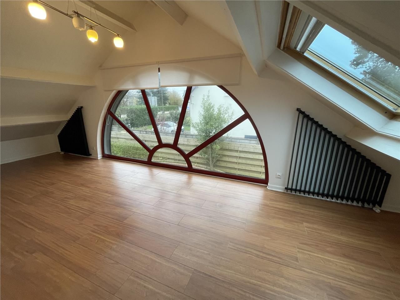 Locaux commerciaux de Local commercial - 361 m2 -