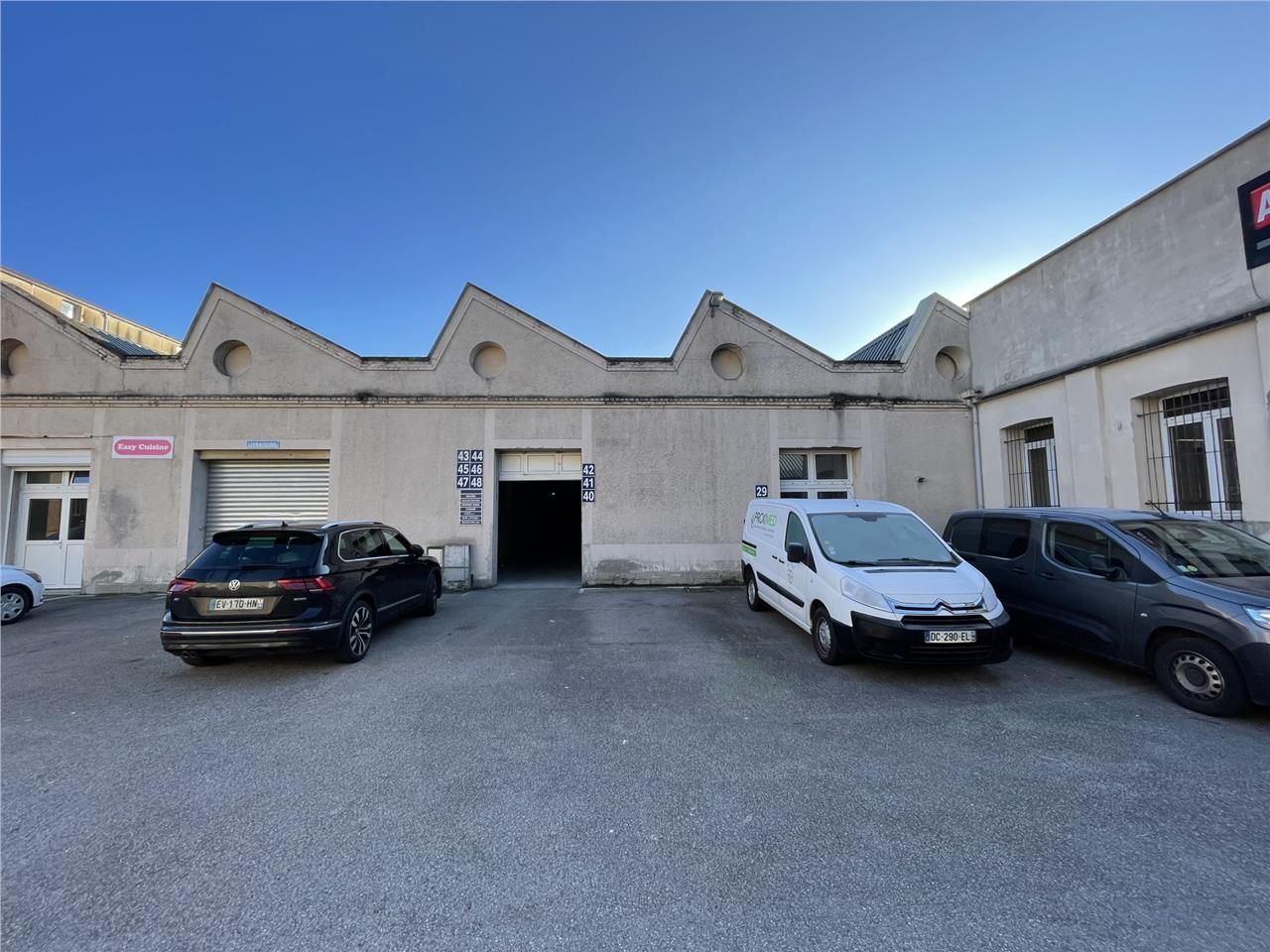 A LOUER - IDEAL ARTISAN