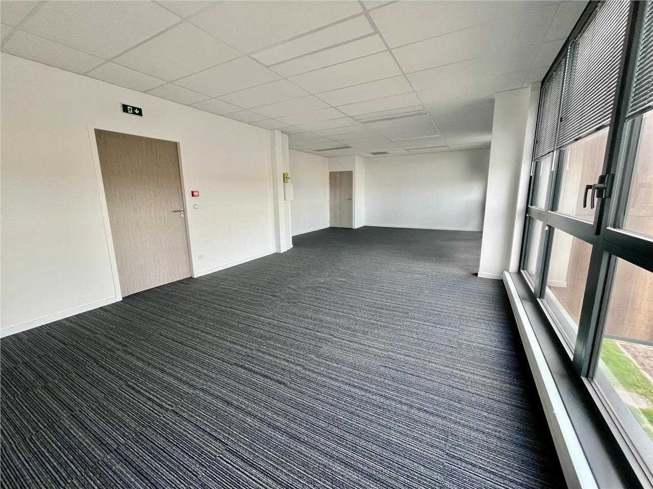 Immeuble de standing dans une zone d'activité en 