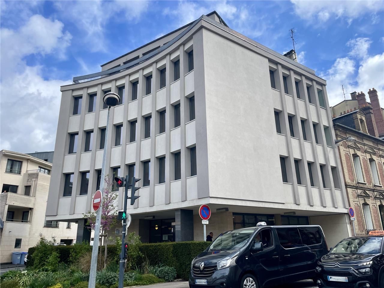 Immeuble de bureaux lumineux et entièrement PMR a