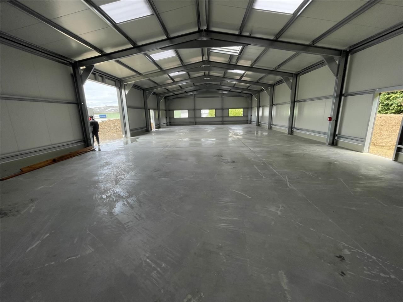 BATIMENT NEUF - A LOUER