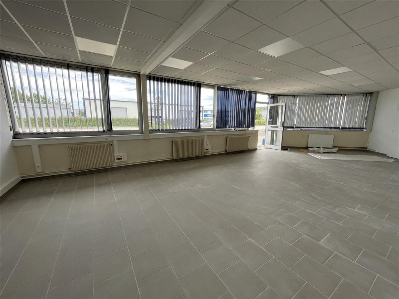 IDÉAL ACTIVITÉS DE SERVICE - Proche de l'axe A13,