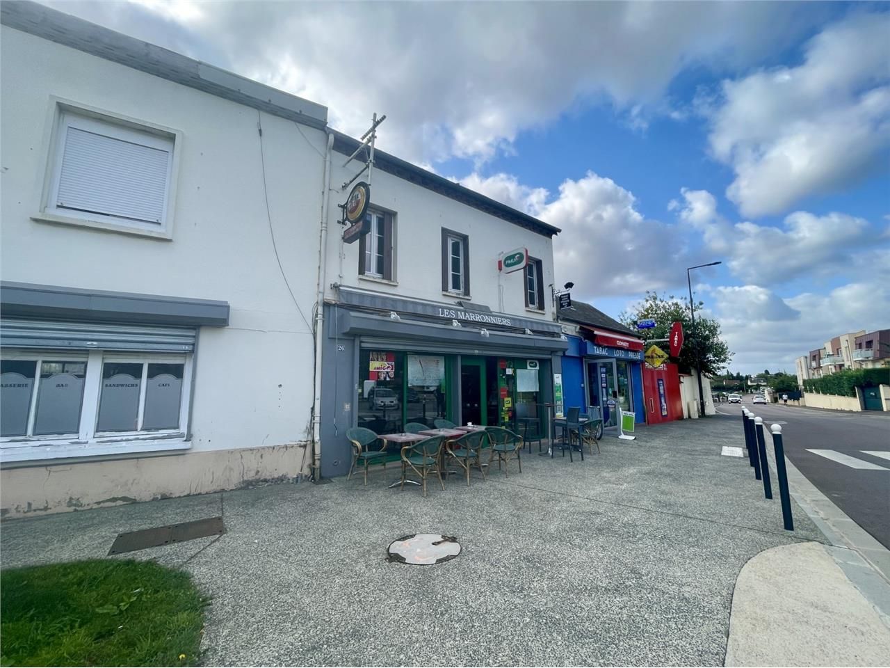 Idéal investisseur - Immeuble offrant deux commer