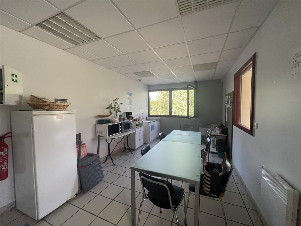 Idéalement situé à proximité du centre commercial