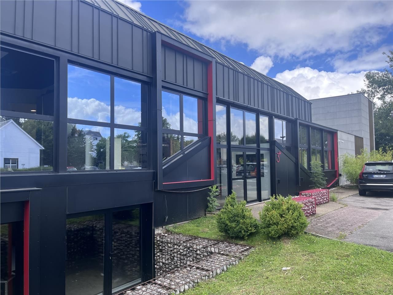 Situé sur le parc de la Vatine, un très bel espac