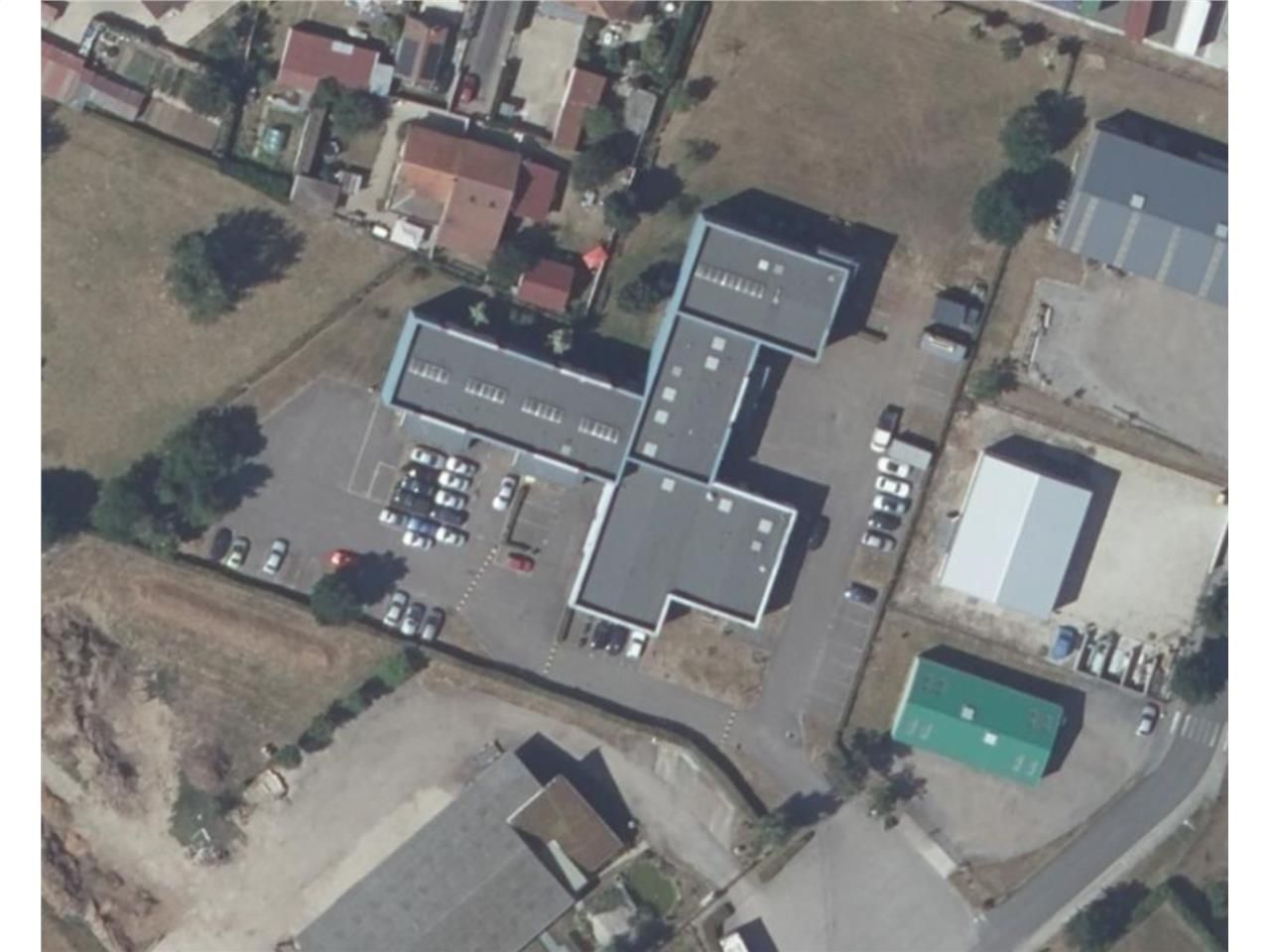 Local d'activité de 102 m2 avec bureau d'accueil