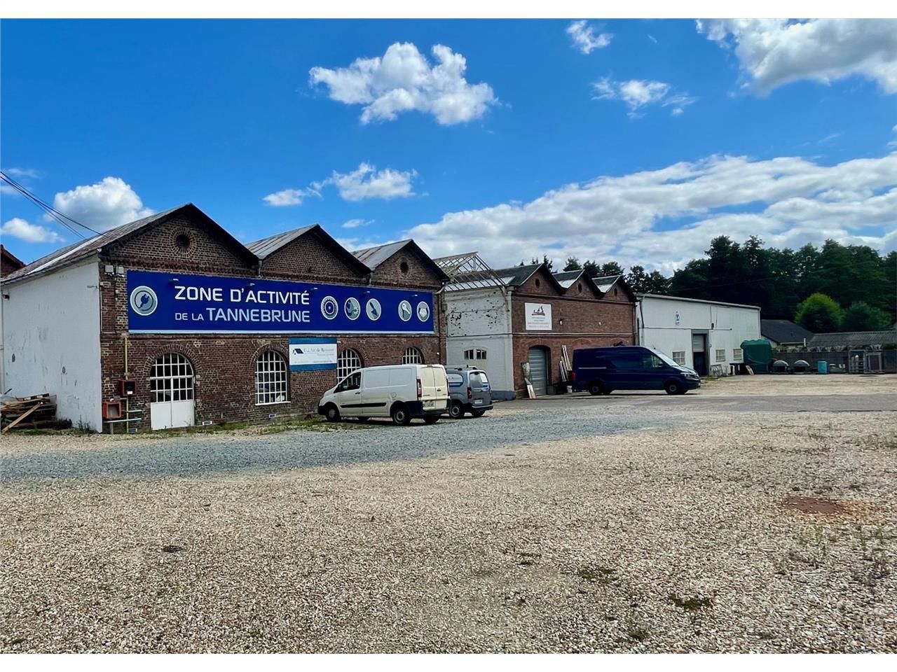 Parc d'activité composé de bâtiments ateliers/sto