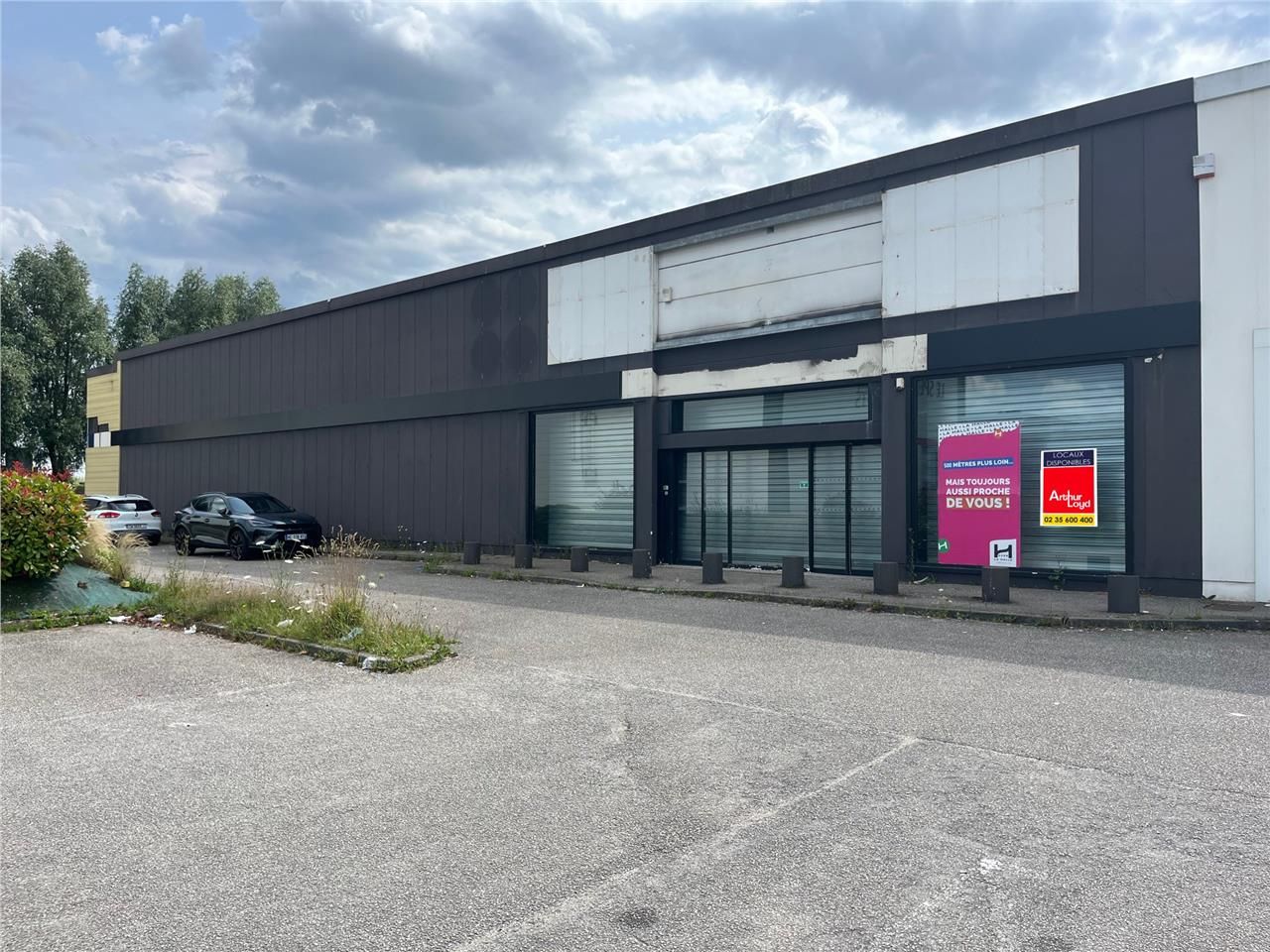 Locaux commerciaux de 1088 m² non divisibles à Lo