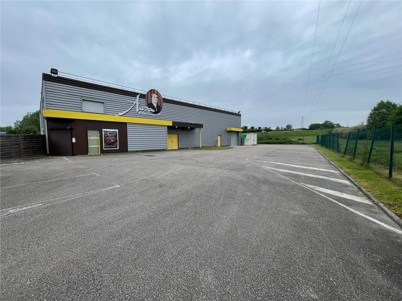 Local d'activité spécialisé en production aliment