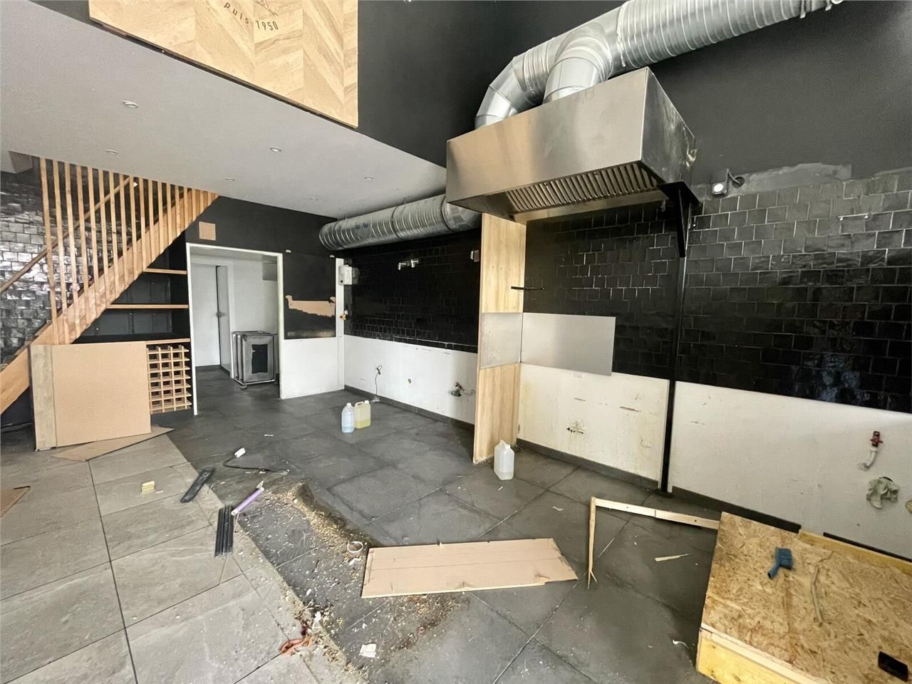 Locaux commerciaux de 60 m² non divisibles à Vend