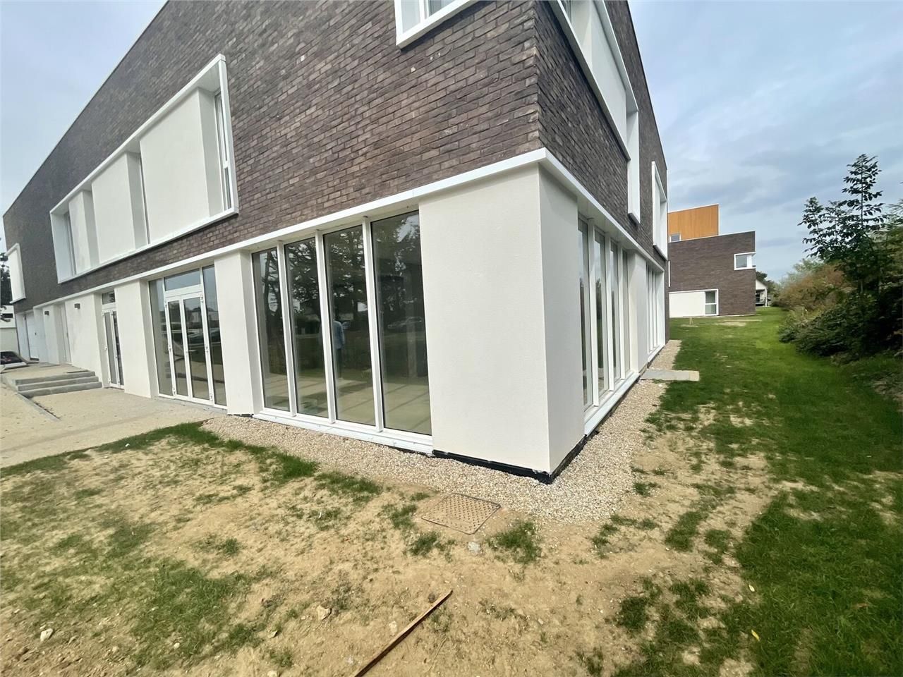 Locaux commerciaux de Locaux commerciaux - À vend