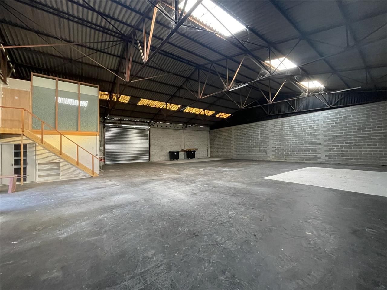 Local d'activité situé à proximité des grands axe