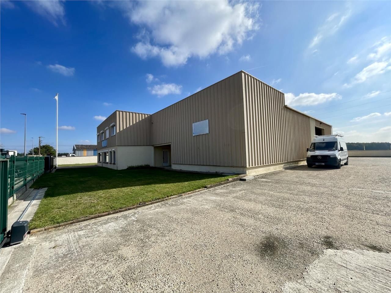 Bâtiment indépendant et fonctionnel situé à proxi