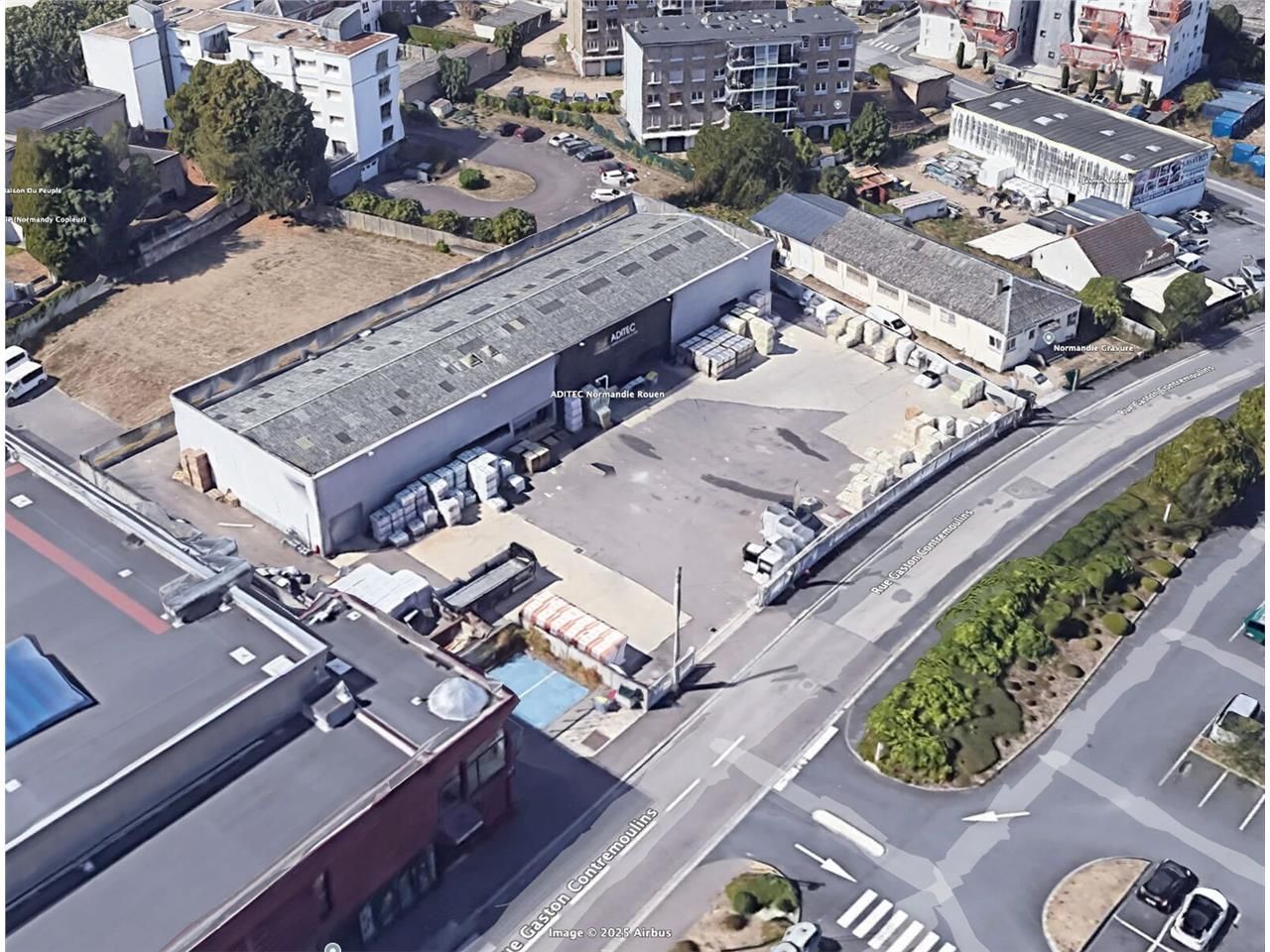 A Louer - Bâtiment d'activité en secteur commerci