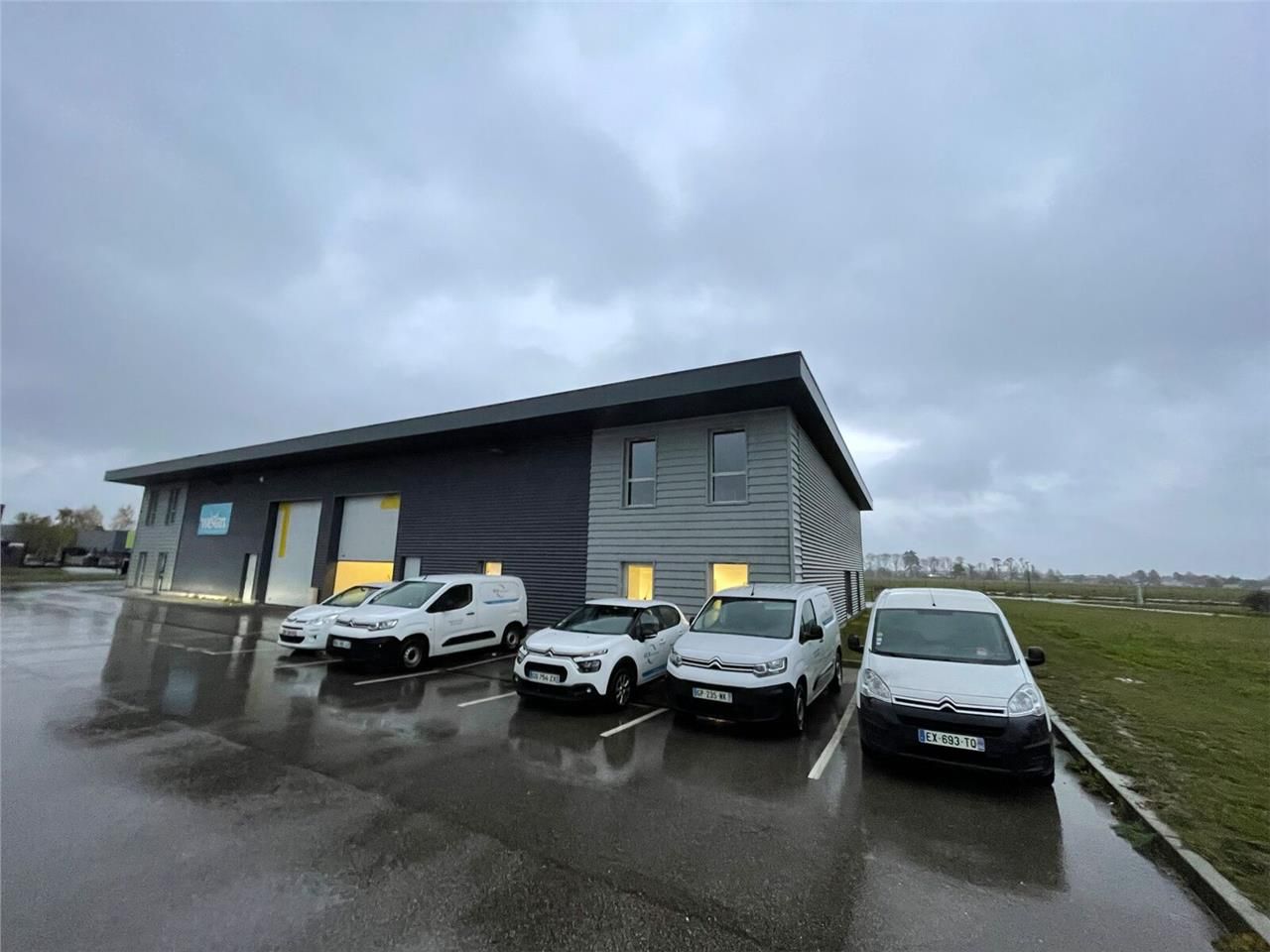 A Louer - Local d'activité d'env. 351 m2