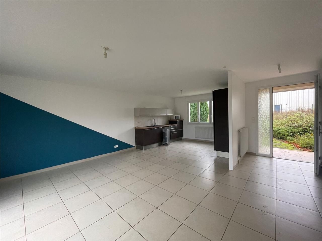 Pavillon à usage de bureaux bénéficiant d'un jard