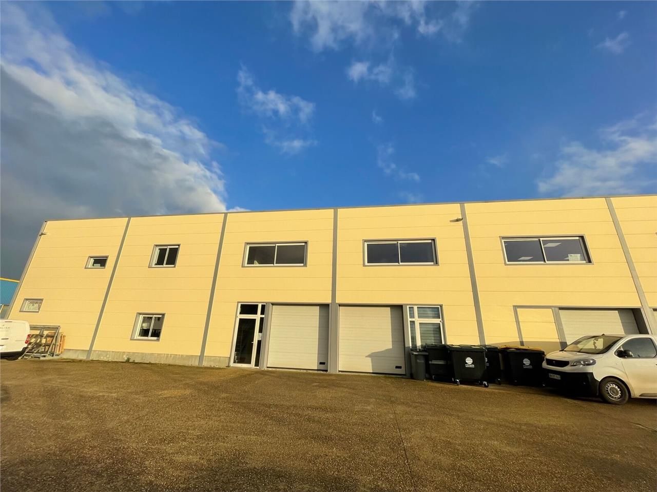 A Louer - Local d'activité d'environ 270 m2