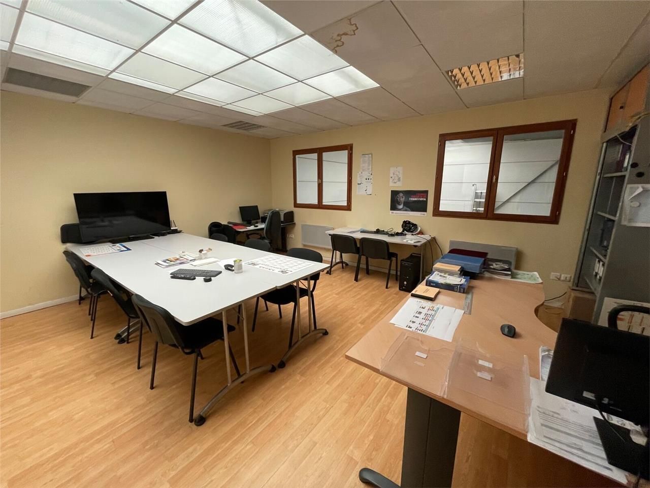 A Louer - Local d'activité d'environ 270 m2