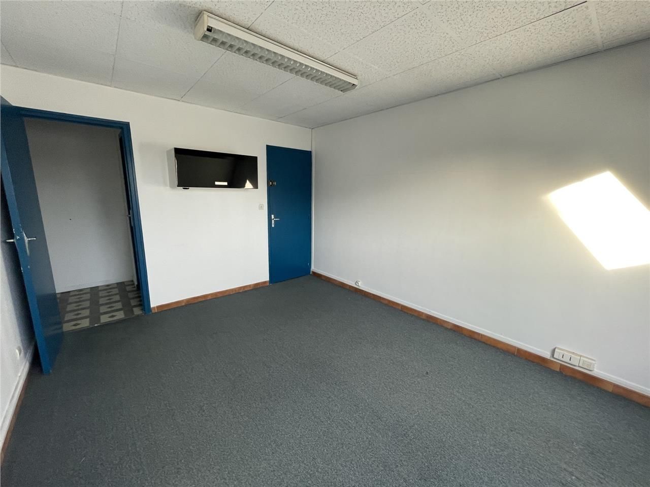 BUREAUX - 65 M2 - A LOUER - ZAC DE THER  ARTHUR L