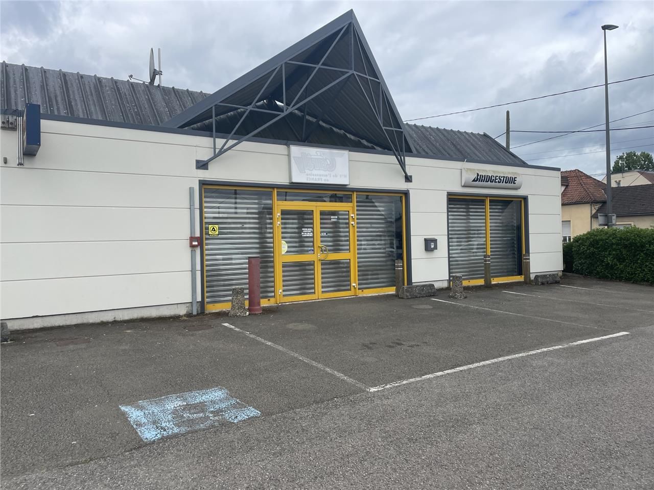 Arthur Loyd vous propose un grand local commercia