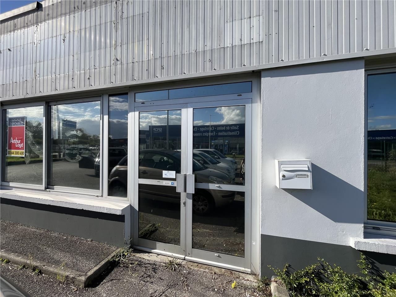 ARTHUR LOYD vous propose à la location un local c