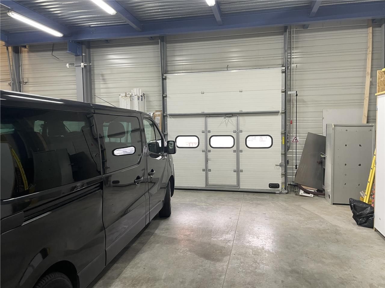 À LOUER - LOCAL D'ACTIVITÉ - environ 1 050 M2 - B