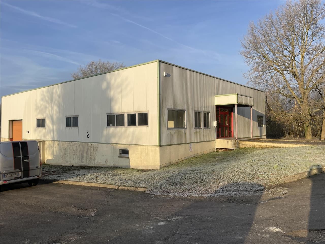 Locaux d'activité d'environ 500 m² à louer à Ther