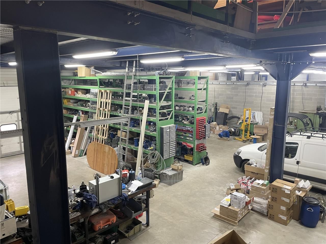 À LOUER - LOCAL D'ACTIVITÉ - environ 1 050 M2 - B