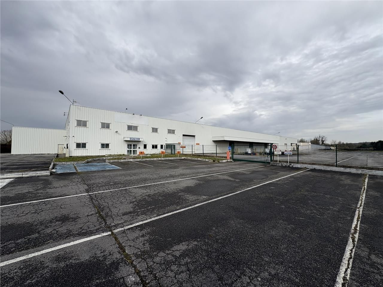 LOCATION LOCAL D'ACTIVITÉ 3486 M2  AGNETZ - EN BO