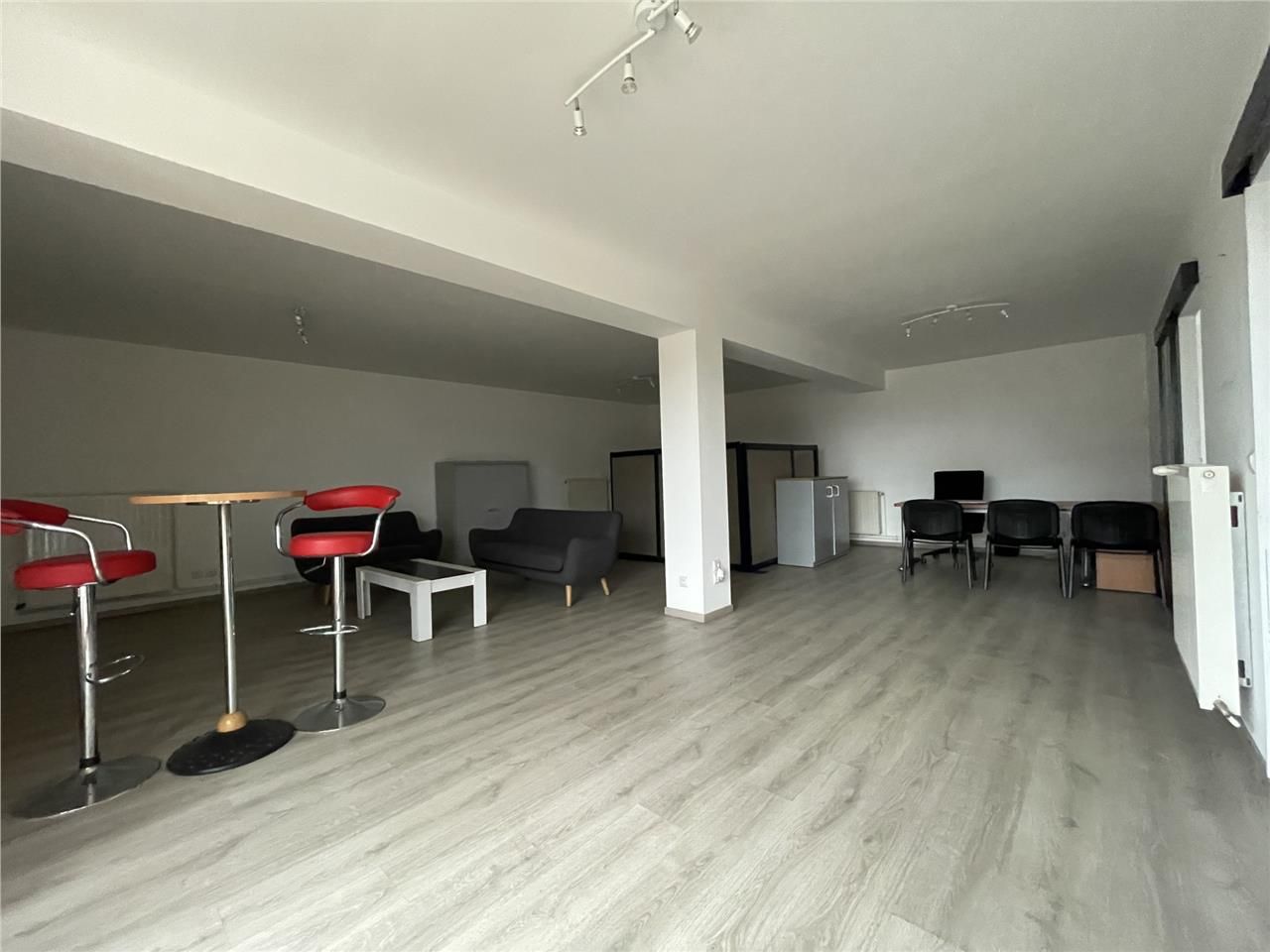 LOCATION - BUREAUX - 69 m2 - A LOUER - BRESLES  À