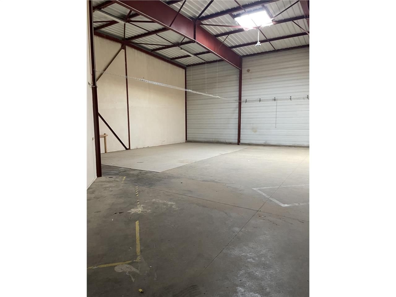 À LOUER - CELLULES D'ACTIVITÉS AVEC BUREAUX D'ACC