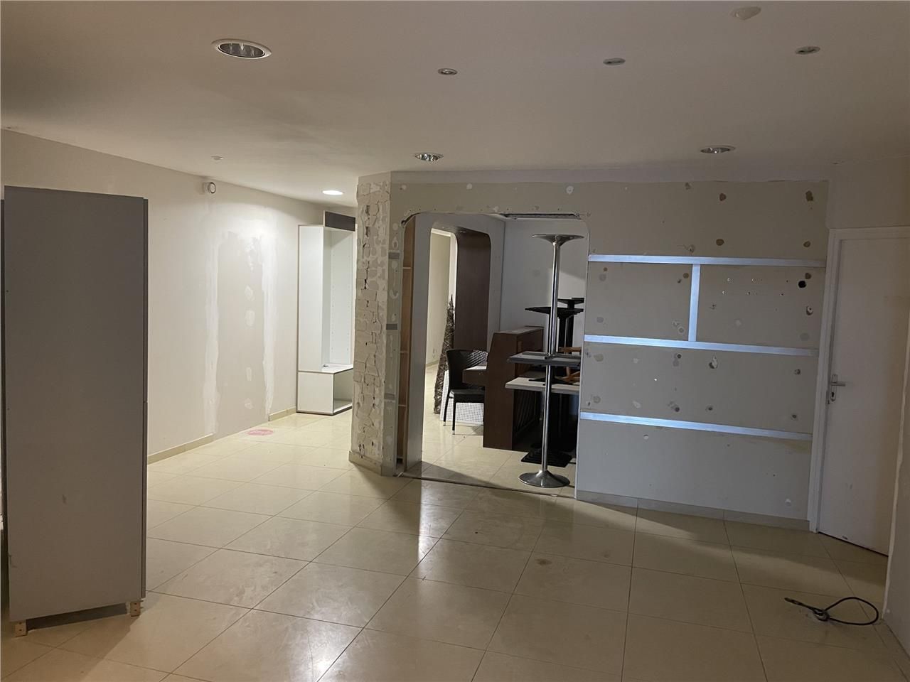 A LOUER LOCAL COMMERCIAL 145 M2 BEAUVAIS  ARTHUR 