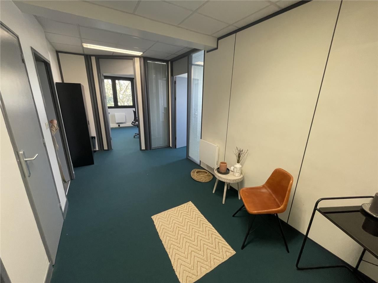 A LOUER BUREAUX 63 M2  ZAC DE MERCIÈRES - PÉNÉTRA