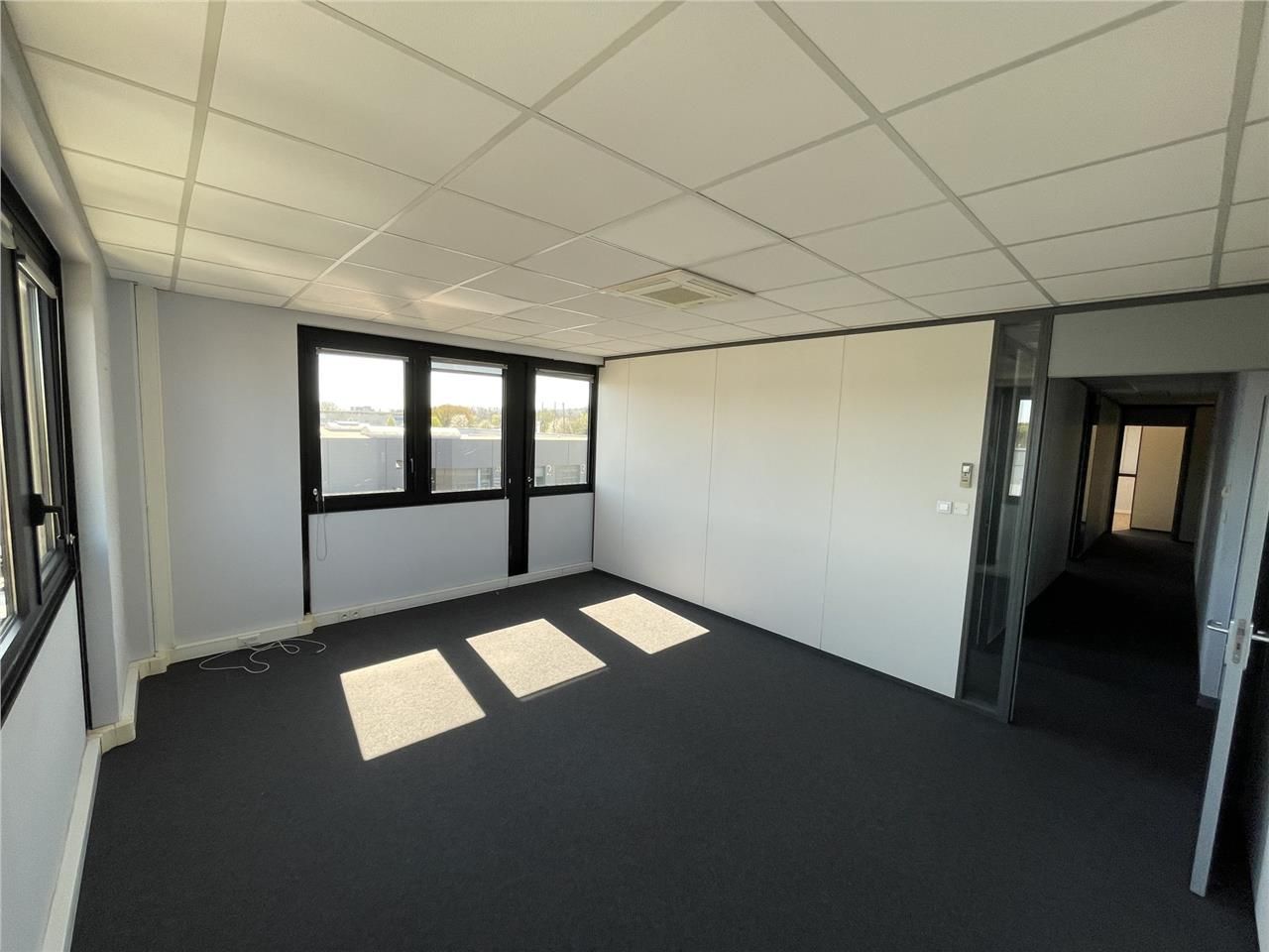 BUREAUX À LOUER 335 M2 - EMPLACEMENT PRIME COMPIE