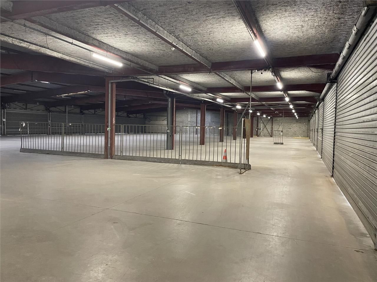 À VENDRE - CELLULE D'ACTIVITÉ 3 170 M2 - GARGES-L