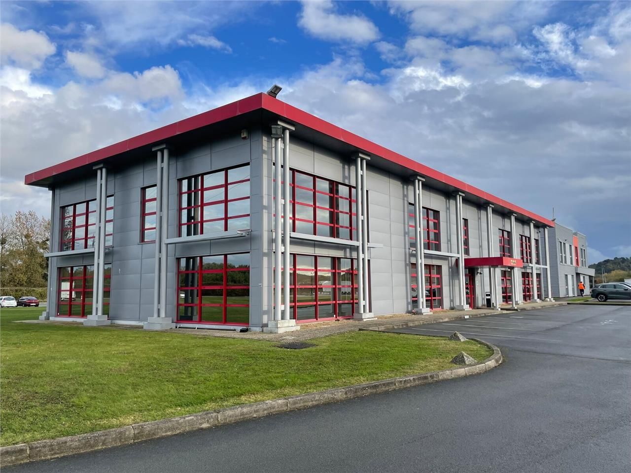 BUREAUX À LOUER - 900 M2 - LONGUEIL SAINTE MARIE 