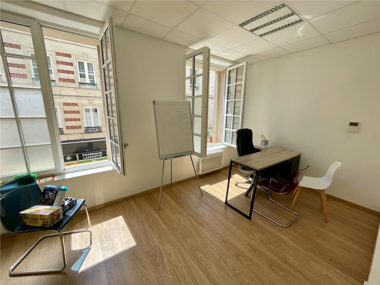 A VENDRE - BUREAUX 72 M2 - HYPER CENTRE DE COMPIE