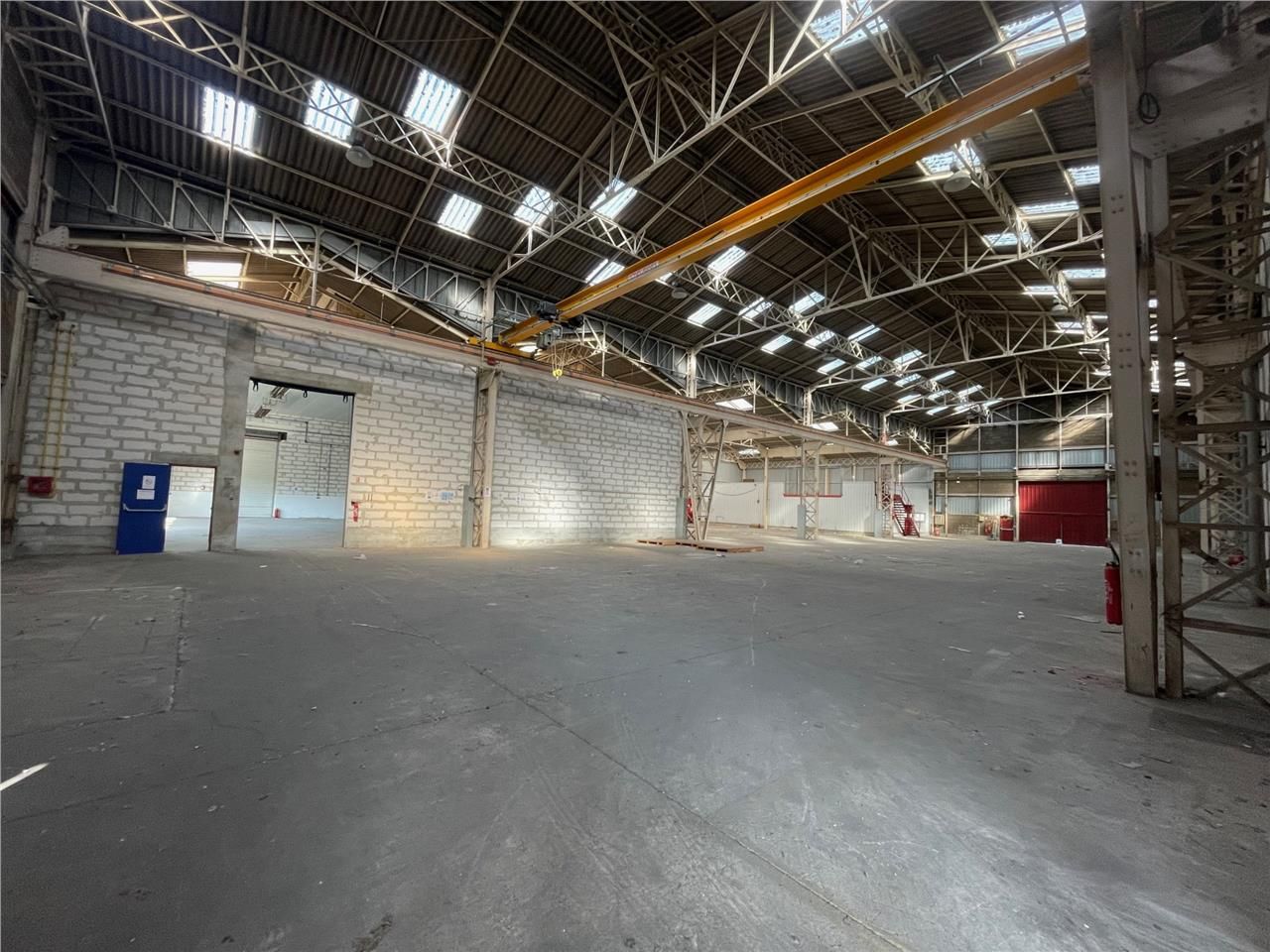 A VENDRE - LOCAUX D'ACTIVITÉ - 4511 M2 - HIRSON.