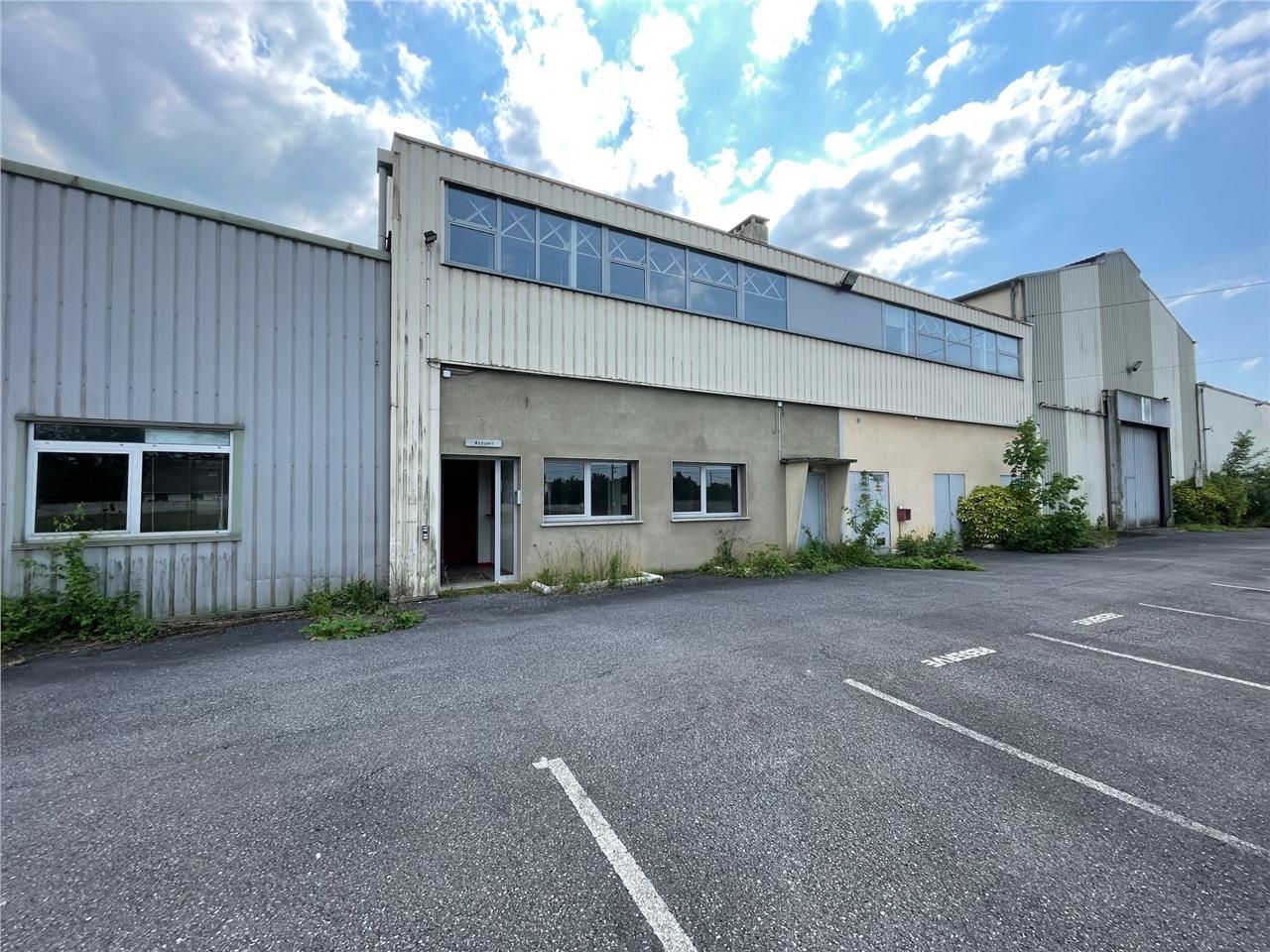 A VENDRE - LOCAUX D'ACTIVITÉ - 4511 M2 - HIRSON.