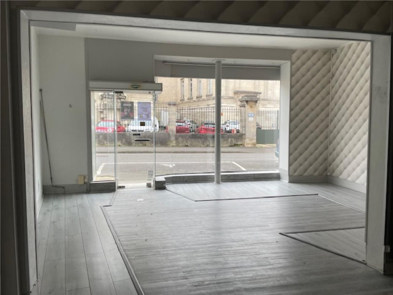 Arthur Loyd vous propose à la location un local c