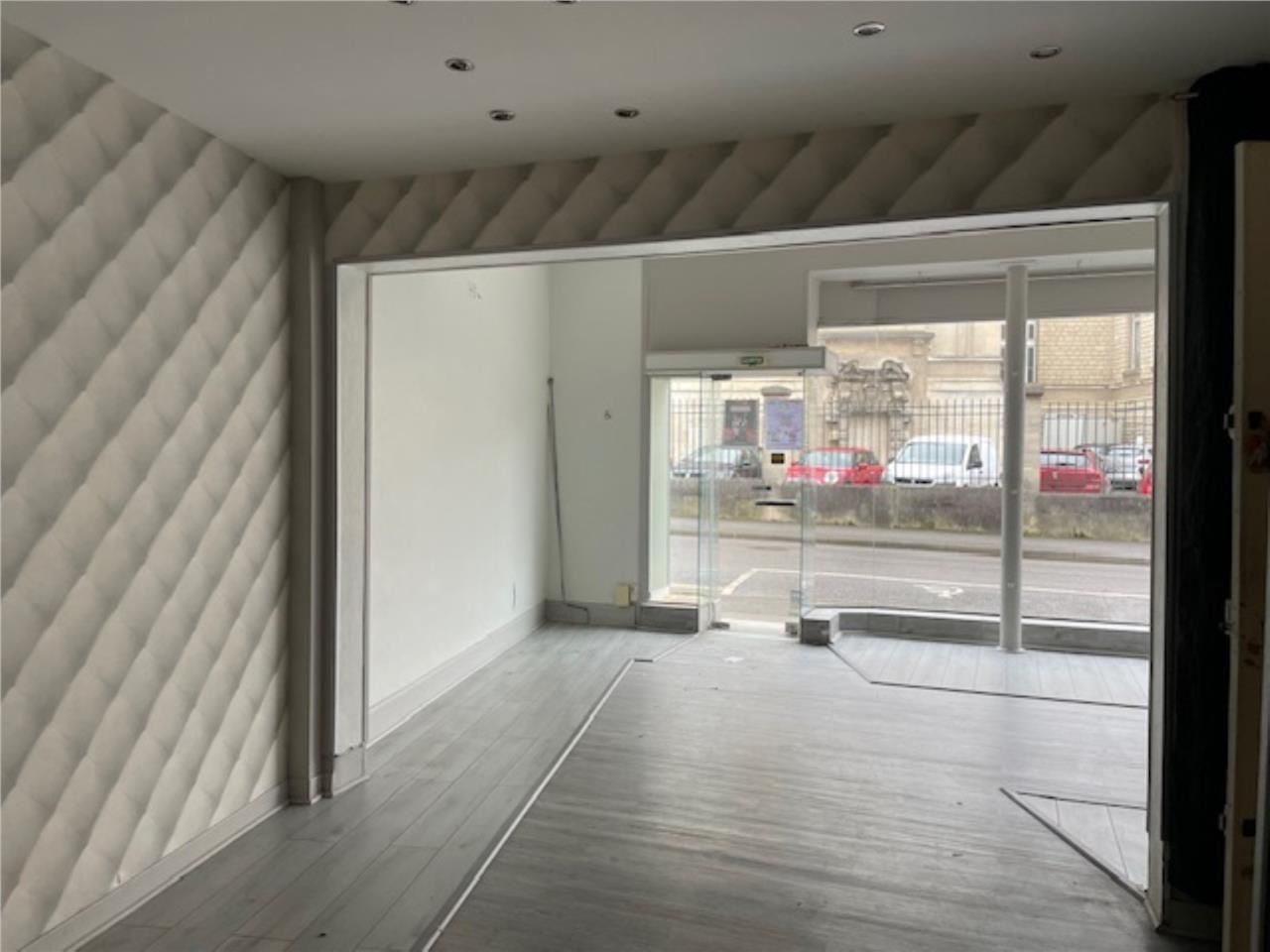 Arthur Loyd vous propose à la location un local c