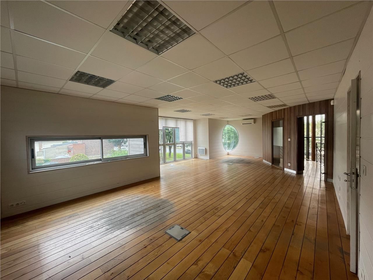 A LOUER - BUREAUX 120 M2 - SAINT-QUENTIN En bordu