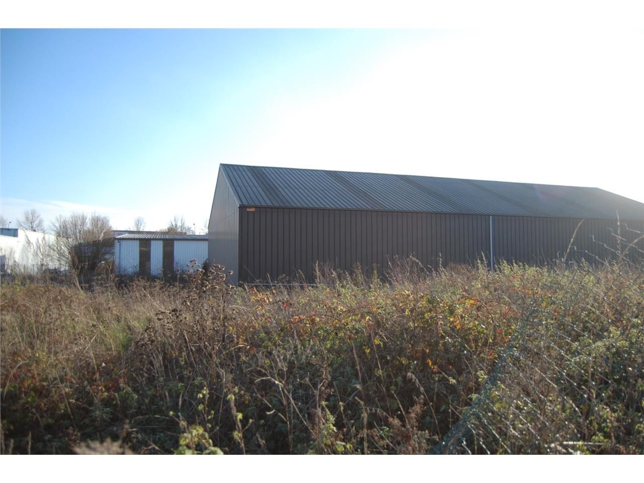 LOCAUX A LOUER - 780 m2 - ZAC LA VALLÉE : Au sein