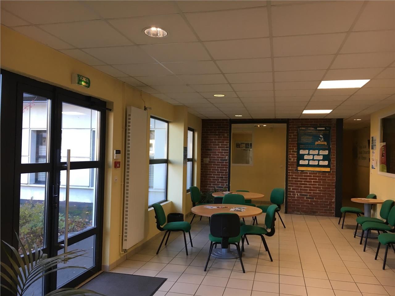 BUREAUX A LOUER - 583 M2 - SAINT-QUENTIN Sur un s