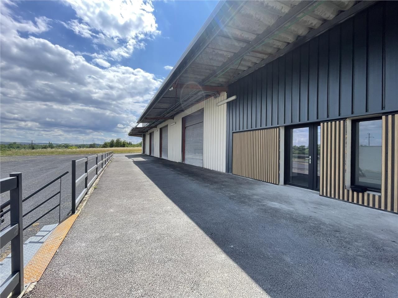 ARTHUR LOYD vous propose un local d'activité d'un