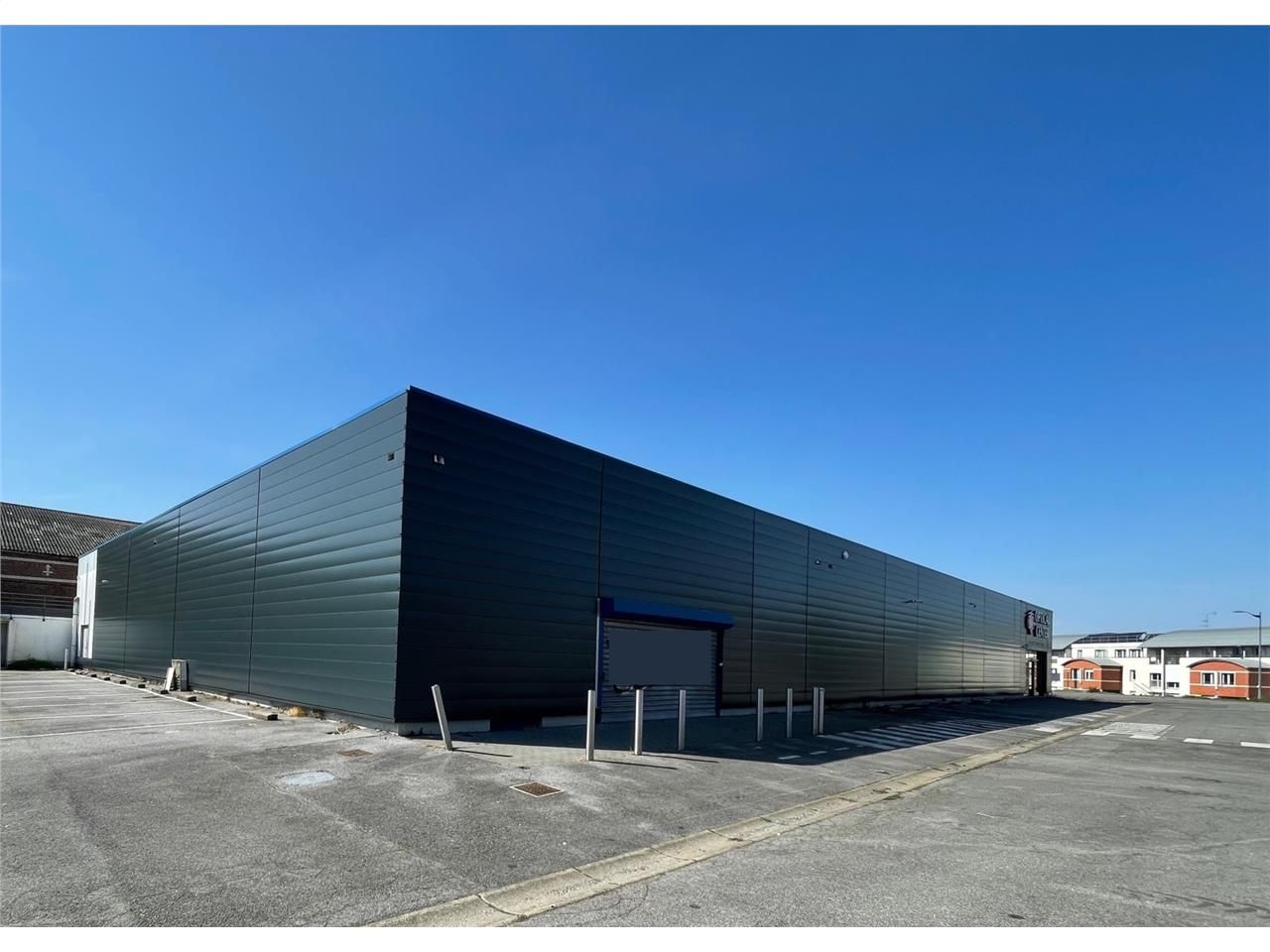 CELLULES COMMERCIALES A LOUER - 893  m2 - SAINT-Q