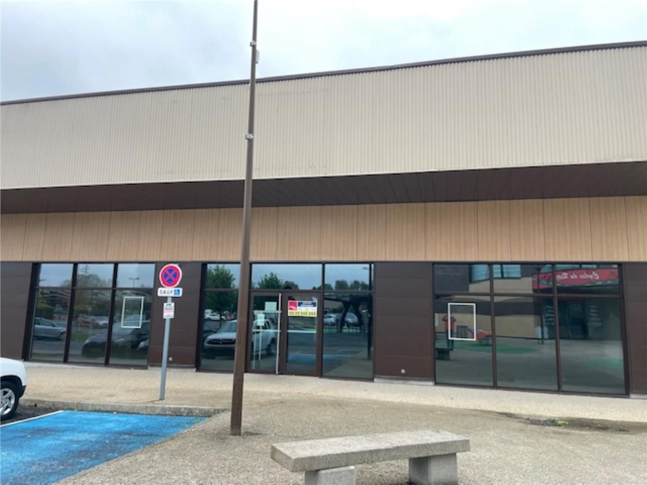 CELLULE COMMERCIALE - 735 m2 - A LOUER - RETAIL P
