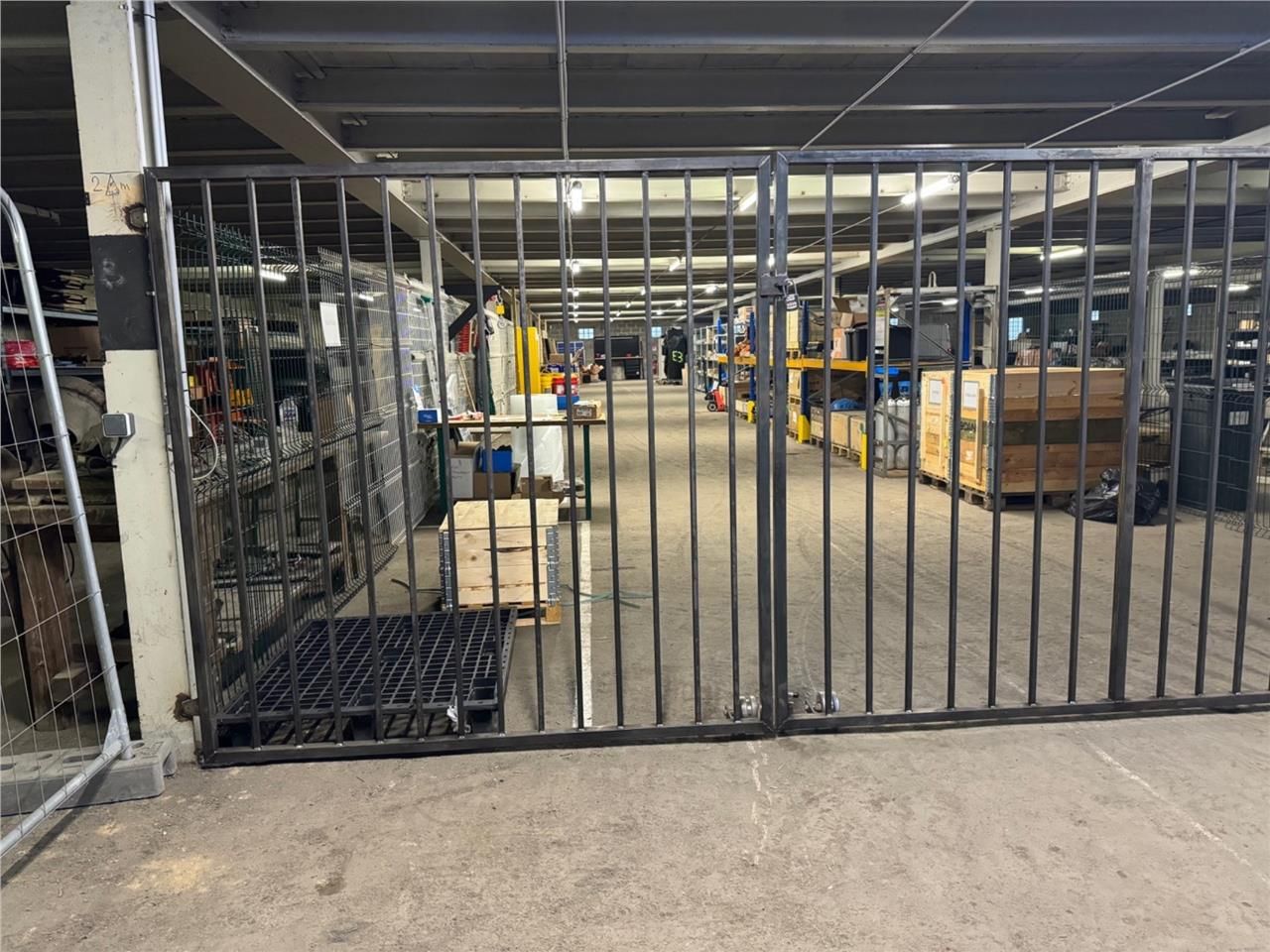 LOCAUX DE STOCKAGE A LOUER - 250 M2 - SAINT-QUENT