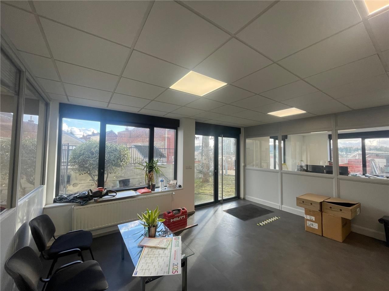 A LOUER - LOCAUX D'ACTIVITÉ  - 432 M2 - SAINT-QUE